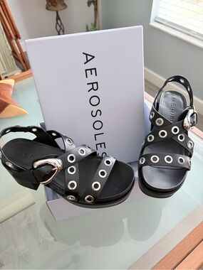 AEROSOLES Black Grommet Buckle Platform Sandals